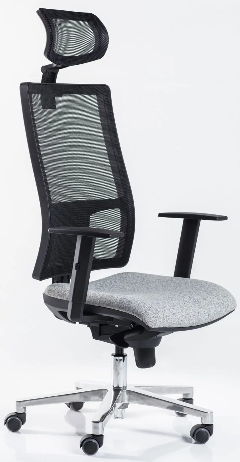silla giratoria ergonómica operativa con respaldo y brazos.