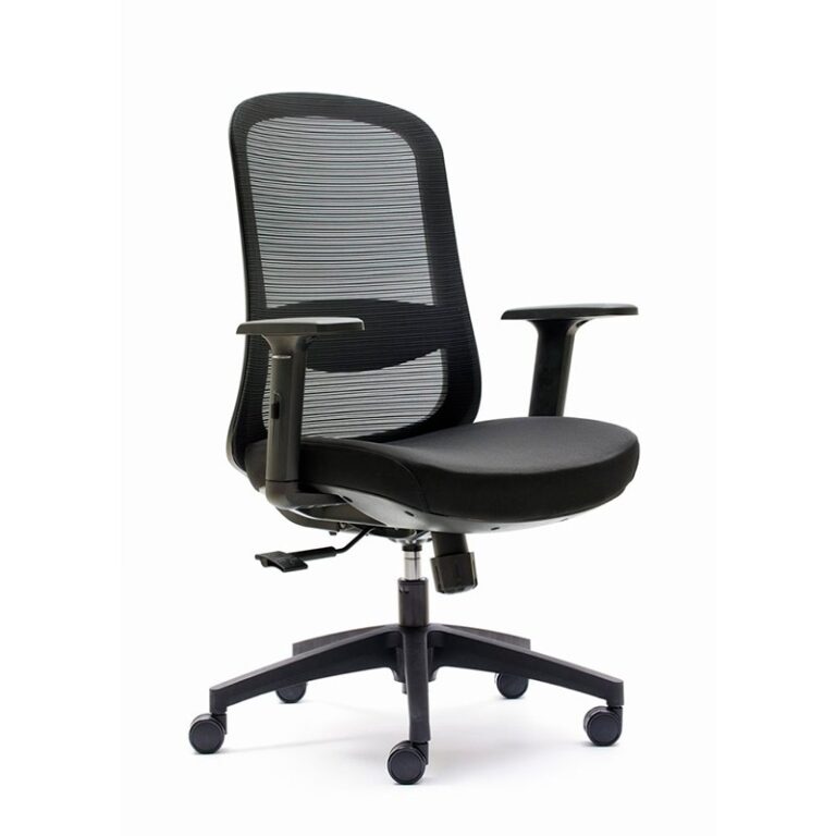 silla giratoria ergonómica operativa con respaldo y brazos.