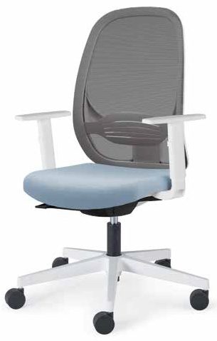 silla giratoria ergonómica operativa con respaldo y brazos.